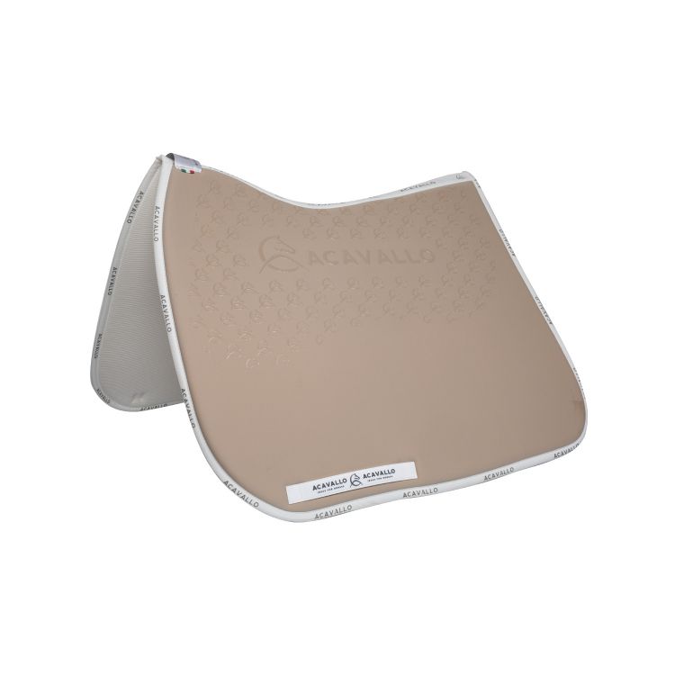 Lycra dressage saddle pad with silicone grip and bamboo fiber