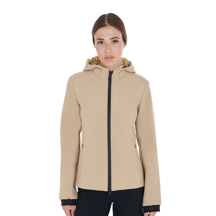 Women's slim fit softshell jacket with concealed pockets