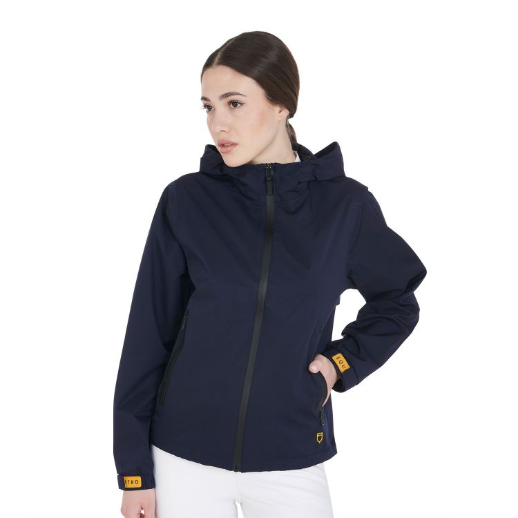 Women's three-layer technical raincoat